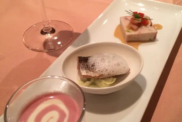 グルヌイユのエスカベッシュ　鶏のパテ　ビーツのヴィシ　ソワーズ