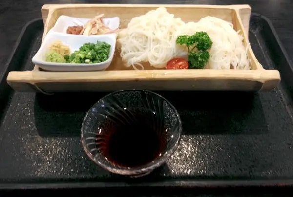 流しそうめんの元祖は…指宿の「唐船峡そうめん」