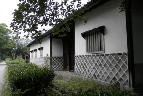 「酒は飲め飲め～飲むならば～」母里太兵衛の屋敷門