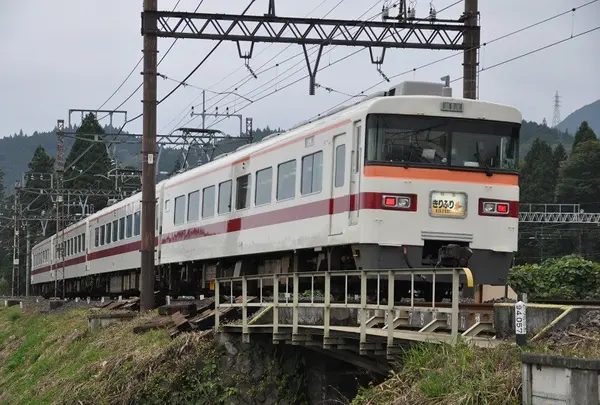 臨時特急〈きりふり〉