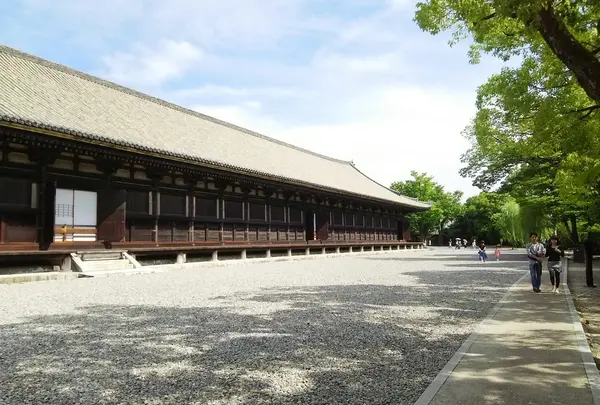 遊歩道でぐるり巡れます