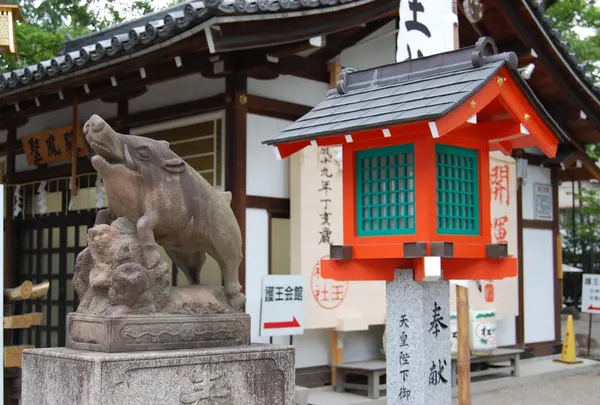 狛犬ならぬ…
