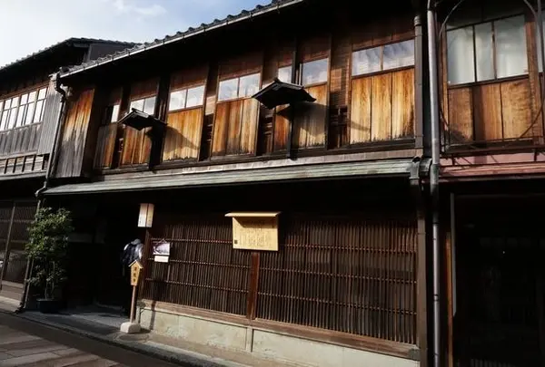 茶屋建築を見て歩くのも楽しい