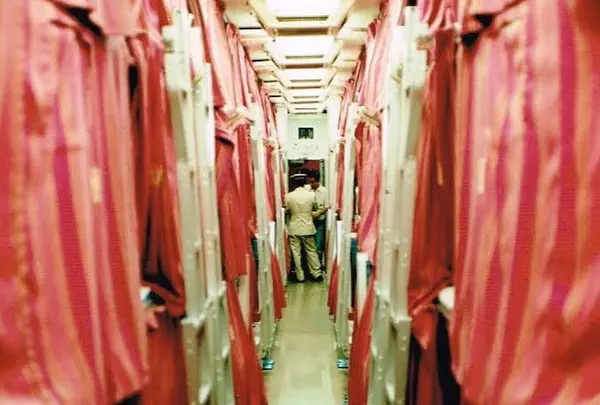 通路の超側に寝るタイプ