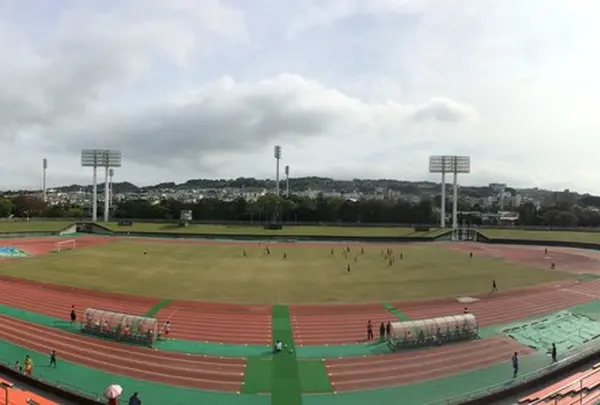 メインスタンド正面から