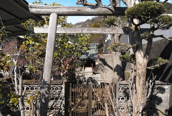 住宅路地の中にも