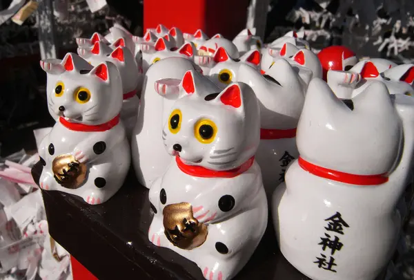 何故か招き猫