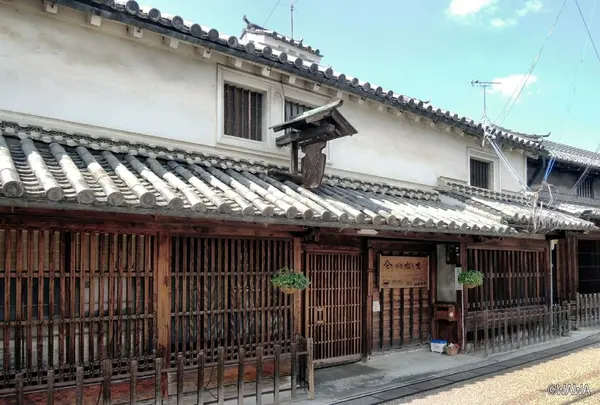 酒看板の下がる山本本家