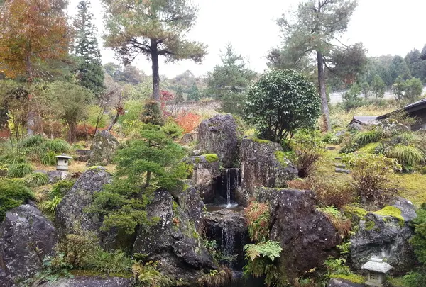 裏山のシュールな子宝地蔵