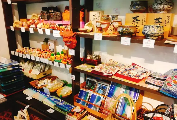 お土産コーナーも充実