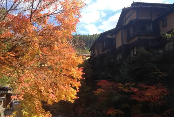 川沿いの宿
