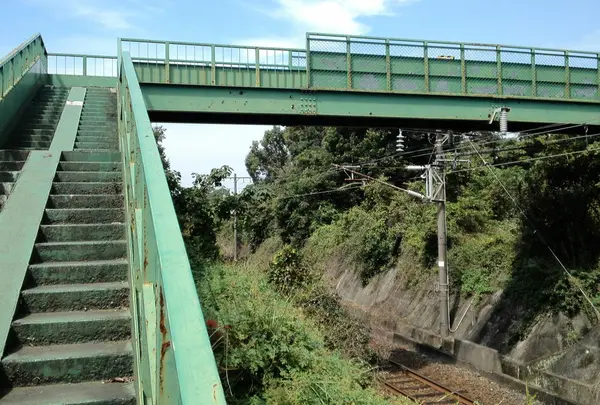 駅はまだ先ですが、、