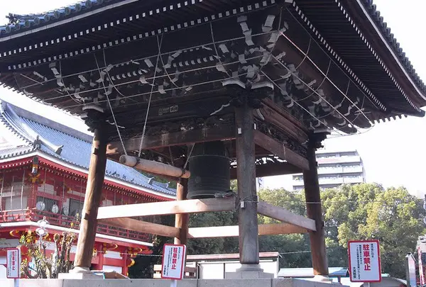 堂々とした鐘撞堂