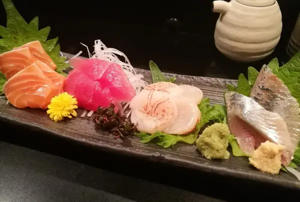刺身盛り合わせ