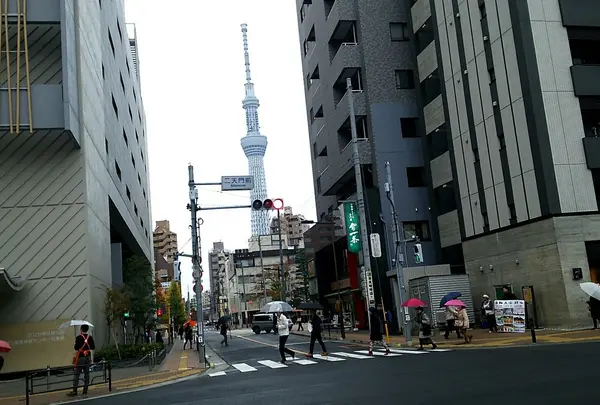 スカイツリーを見ながら移動