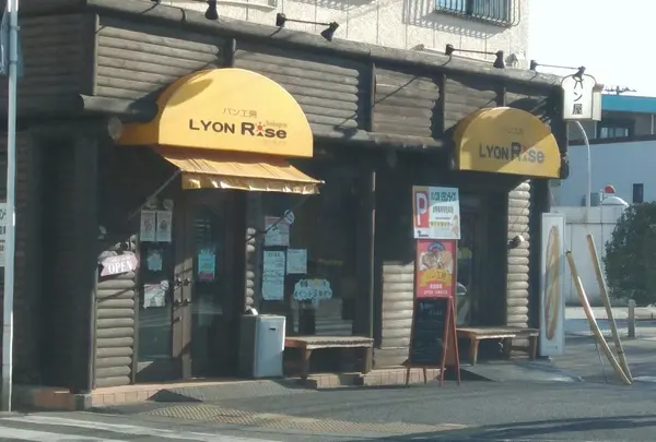 黄色の屋根