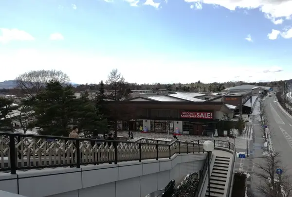 軽井沢駅の目の前にある