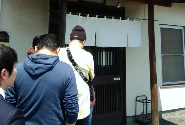 暖簾に店名ないですが