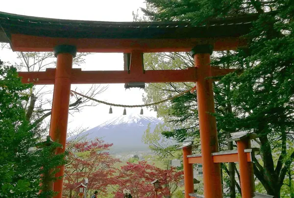 新倉山浅間神社(あらくらやませんげん)