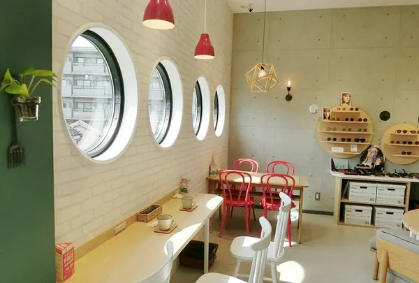 ポップな可愛い店内