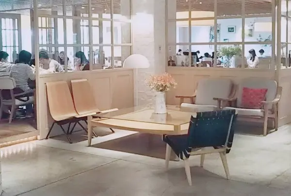 店内もオシャレでついつい長居したくなっちゃう