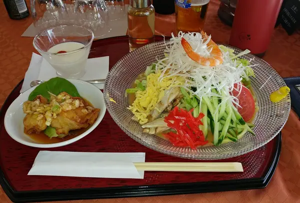ランチは、冷やし中華