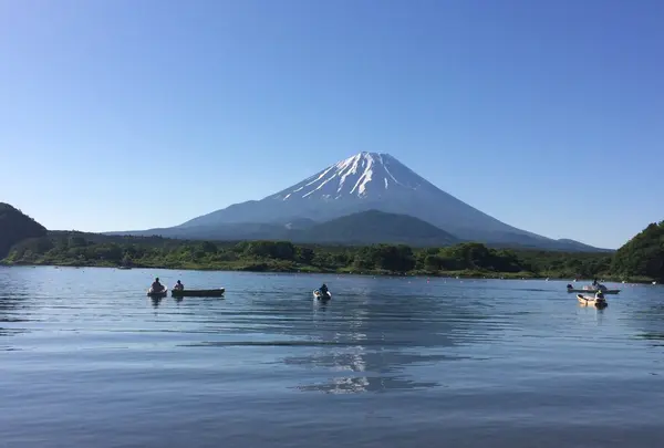 朝イチの富士、夕焼けの富士、そして月に照らされる富士...