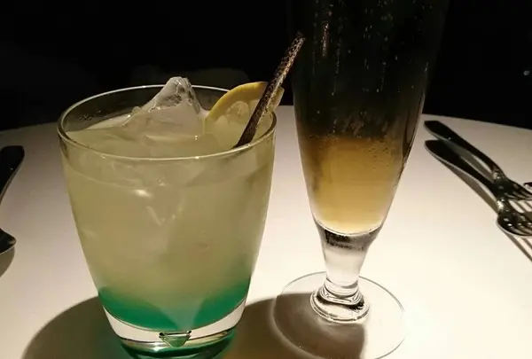 乾杯ドリンクで生ビール🍺とカクテル