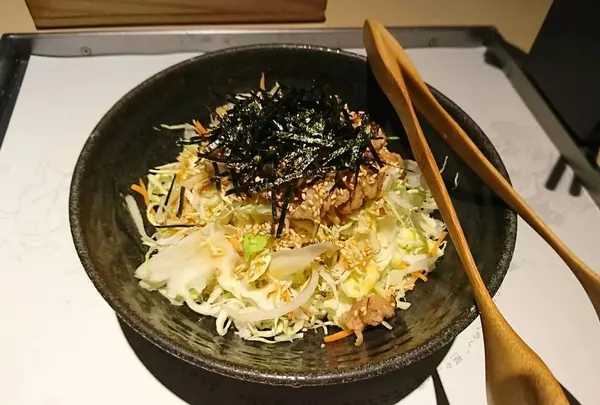 鶏皮サラダ