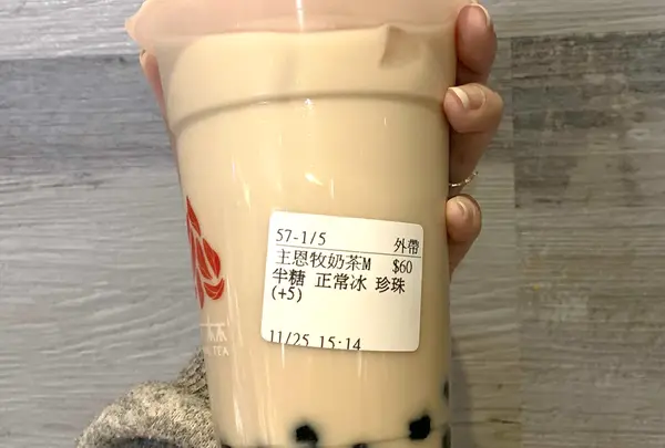 「主恩牧奶茶 + タピオカ」 60元