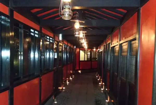 お部屋に行く通路がランプでいっぱいです(^○^)
