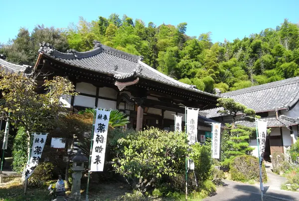 弘法様は本堂へ