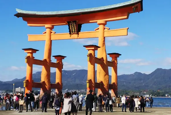 近くまで歩いて大鳥居に触れましたヽ(*´▽)ノ♪