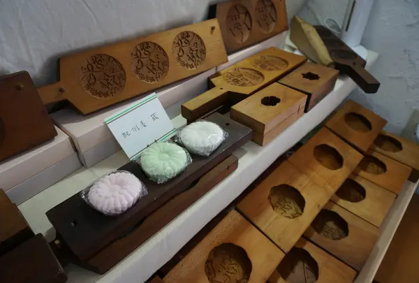 店内の菓子型