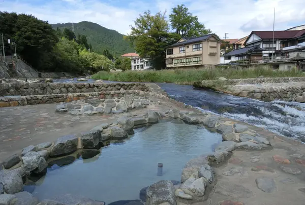 対岸には足湯も