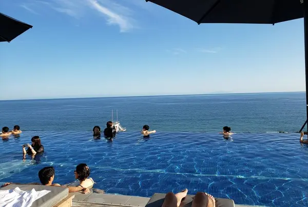 温水インフィニティプール