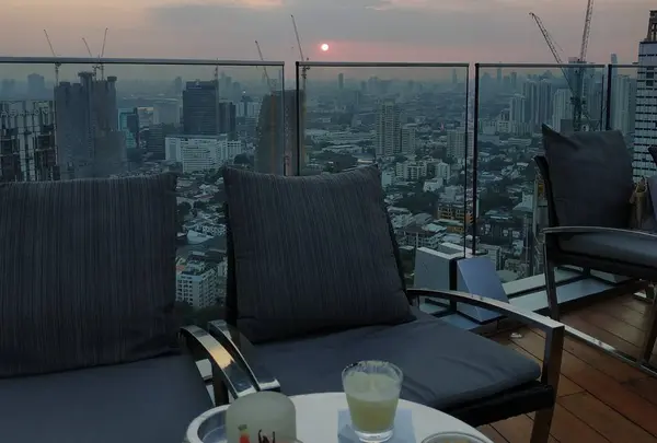 日が暮れる前から