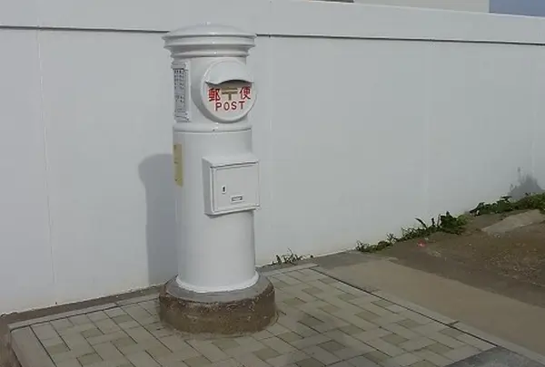 白いポスト
