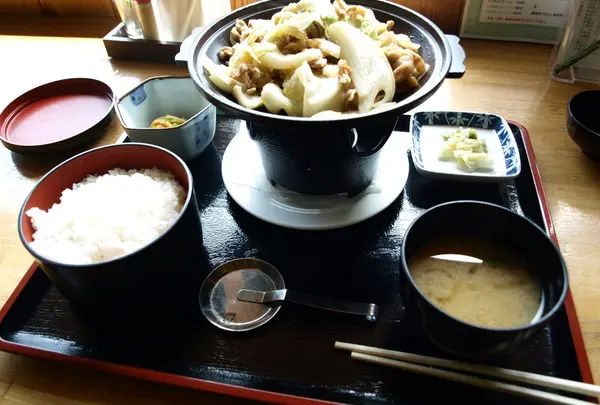 開拓者が育てた牛を使った料理もオススメ♪