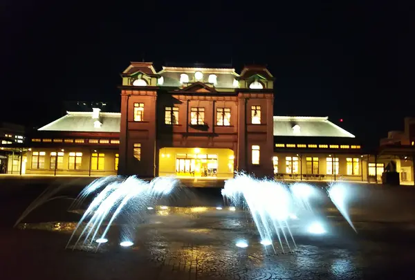 夜間の駅