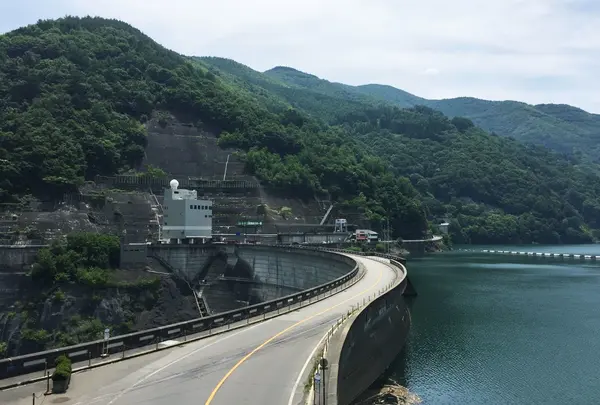 ダム湖
