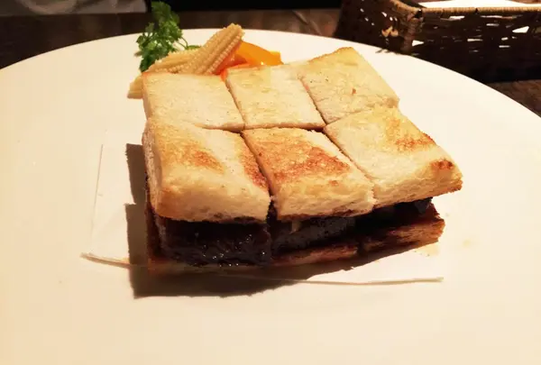 ステーキサンド