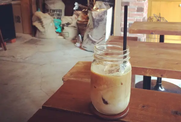 カフェラテを飲みます。