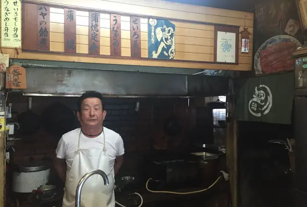 この親父さんが店主です
