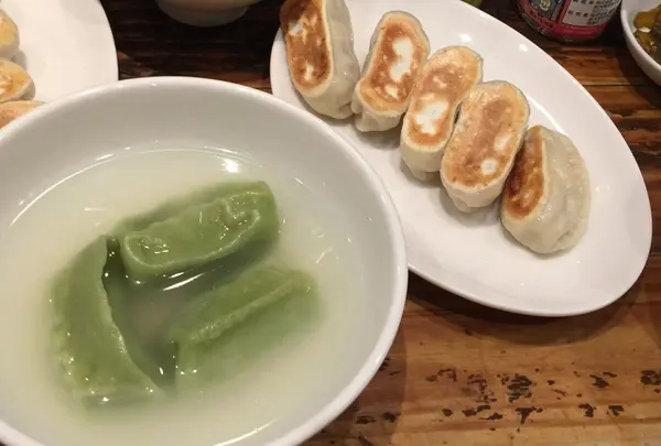 焼き5個、水餃子3個