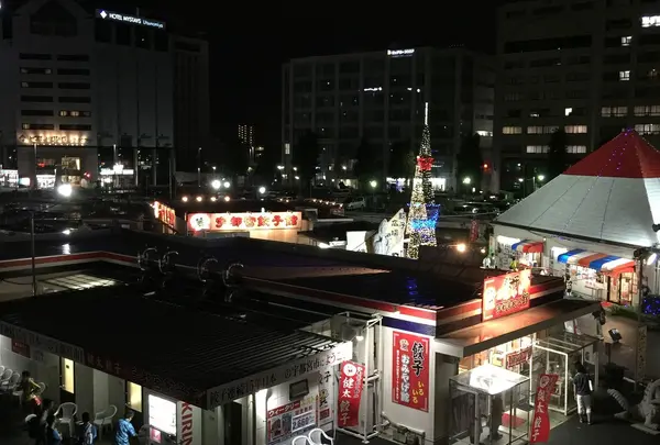 駅の反対側（東口）