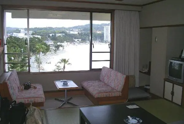 ホテルの部屋から海が見えます