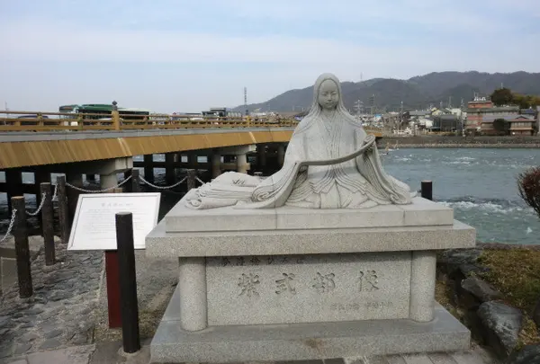 紫式部像