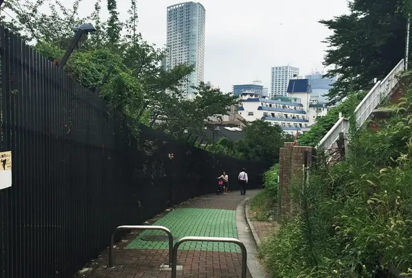 赤坂中学の脇道