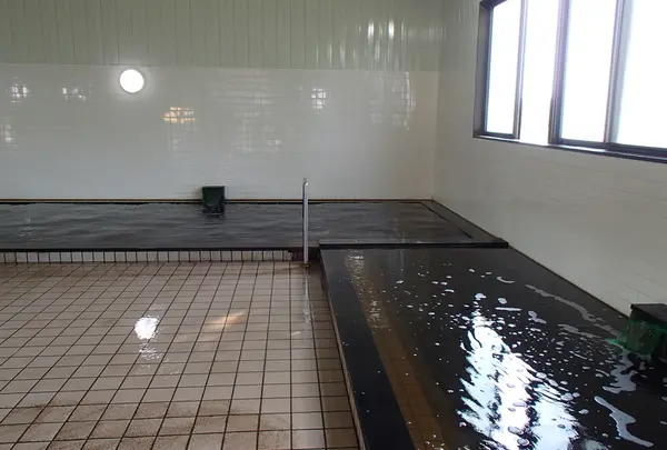 掛け流しのしょっぱいお湯